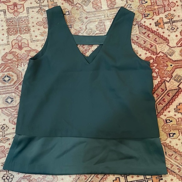 Banana Republic emerald green tiered tank blouse small - Picture 6 of 6
